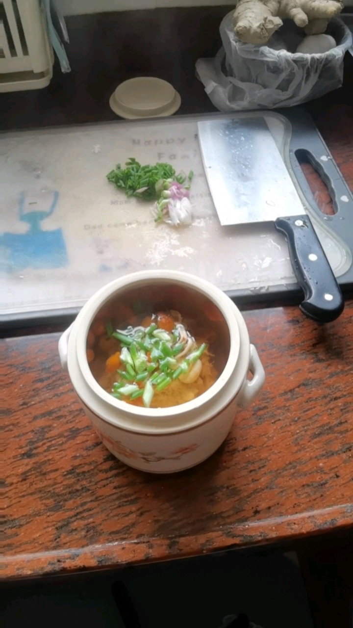 春天时,助小孩长个,少不了的营养汤,鲜甜美味的鱿鱼瘦肉汤