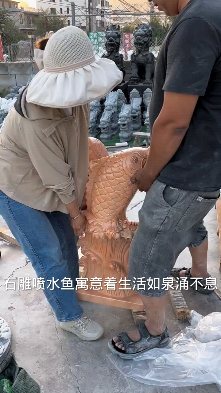 石雕喷水鱼雕塑天然晚霞红石头吐水鲤鱼鱼池流水摆件景观庭院装饰