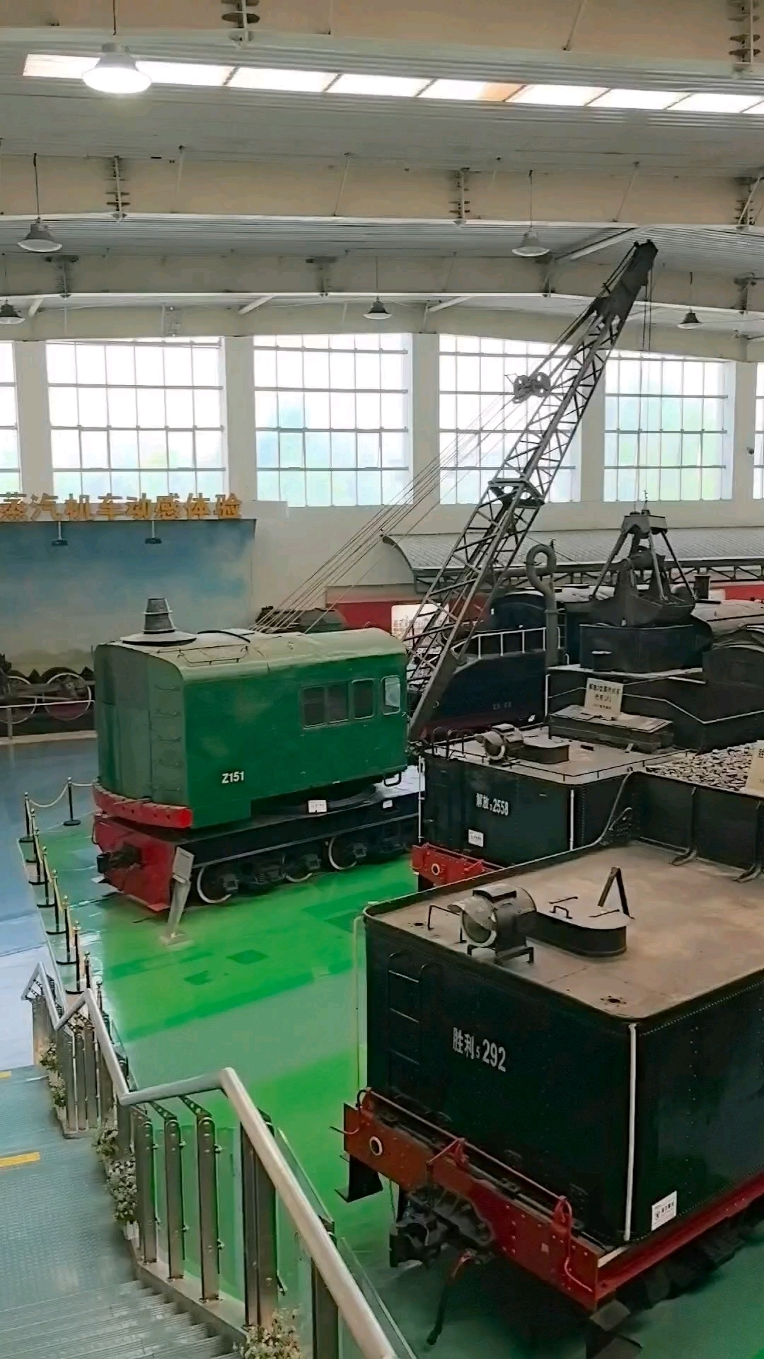 给蒸汽机车上煤的抓煤机