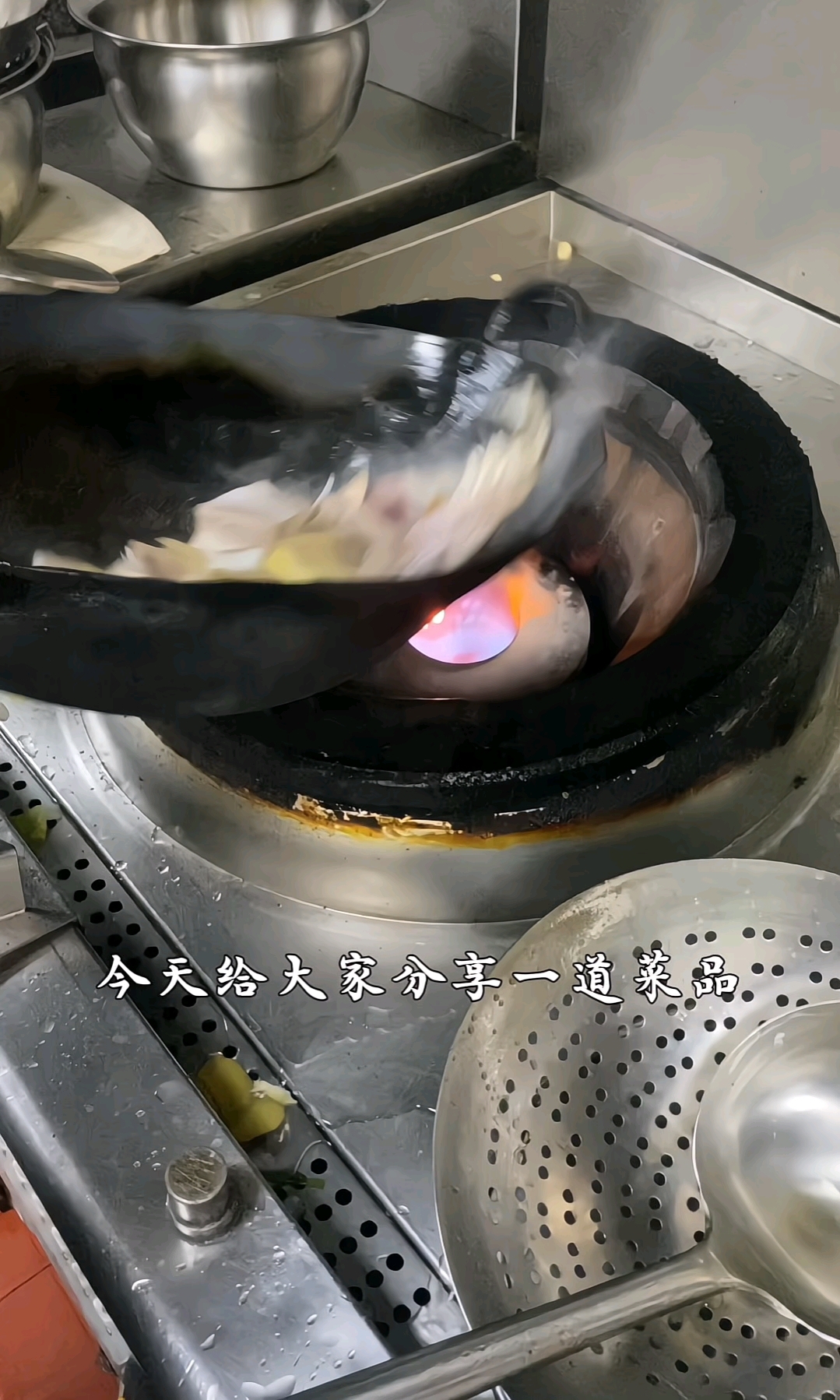 信阳特色南湾鱼头炖鱼丸