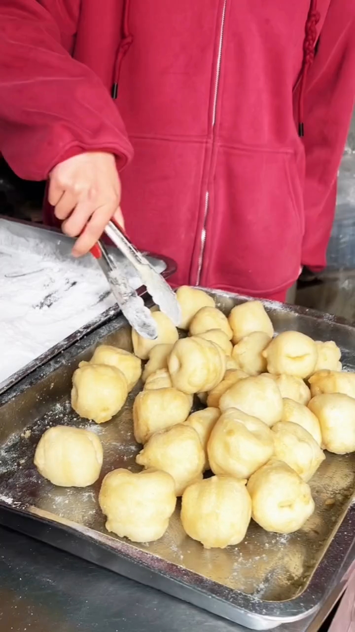 还有外地人不知道!!!!南昌1元白糖糕嘛