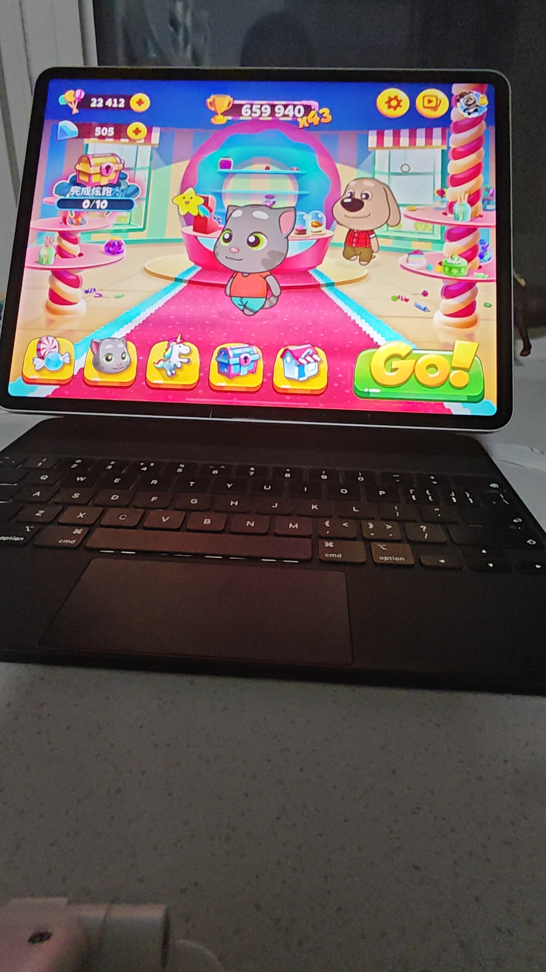 汤姆猫的生日到了:看看他在生日中的汤姆猫炫跑会怎么样呢?