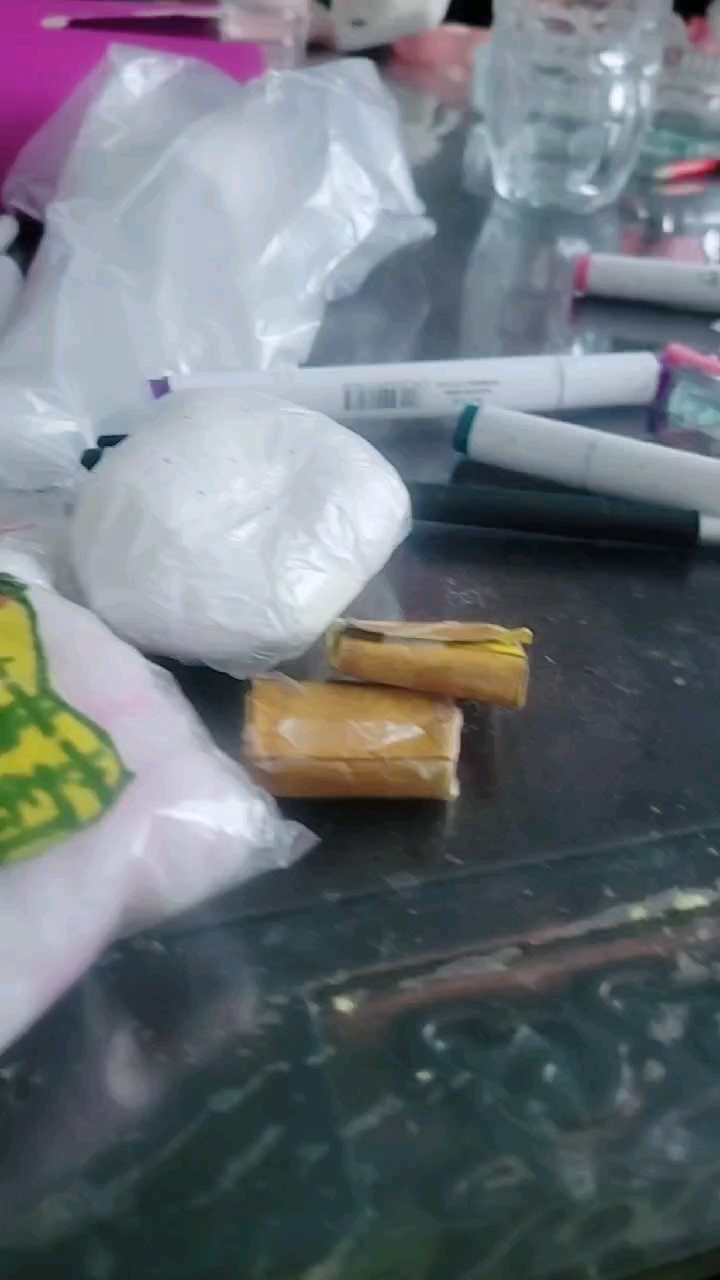 做了各种各样的捏捏。麻点包子捏捏的手法最好。面包捏捏颜值最高