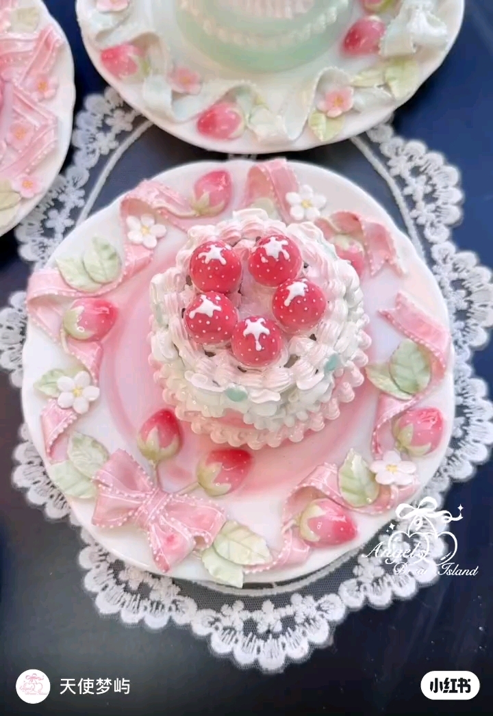 这蛋糕竟是个杯子##草莓奶油甜品# #陶瓷# #蝴蝶结# #草莓# #陶艺# #手作#