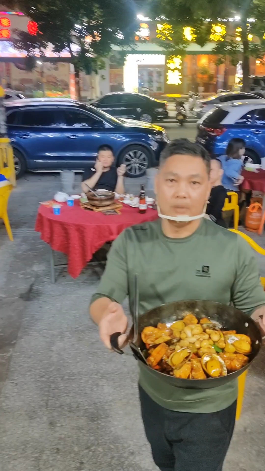招牌生蚝鸡子焖鸡