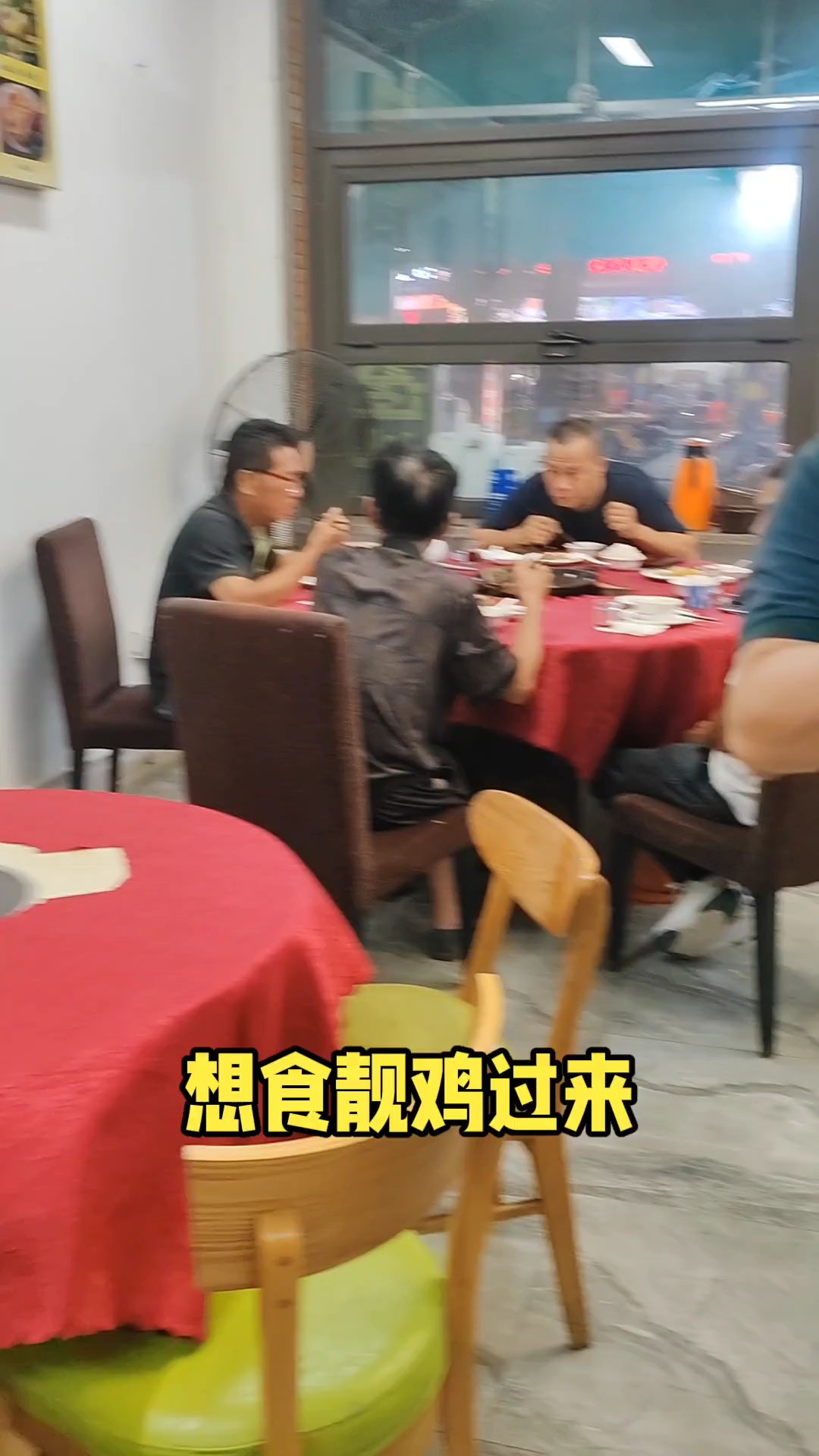 公鸡蛋温润养元,水鱼焖鸡满满胶原。 一碗下肚,暖流直抵脚底。