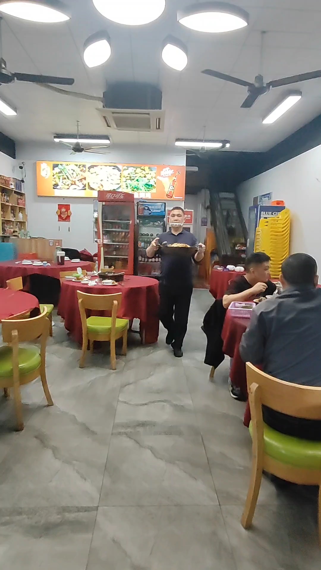 想吃靓鸡过来有鸡汇,一只鸡一只水鱼,半斤鸡子一份生蚝,