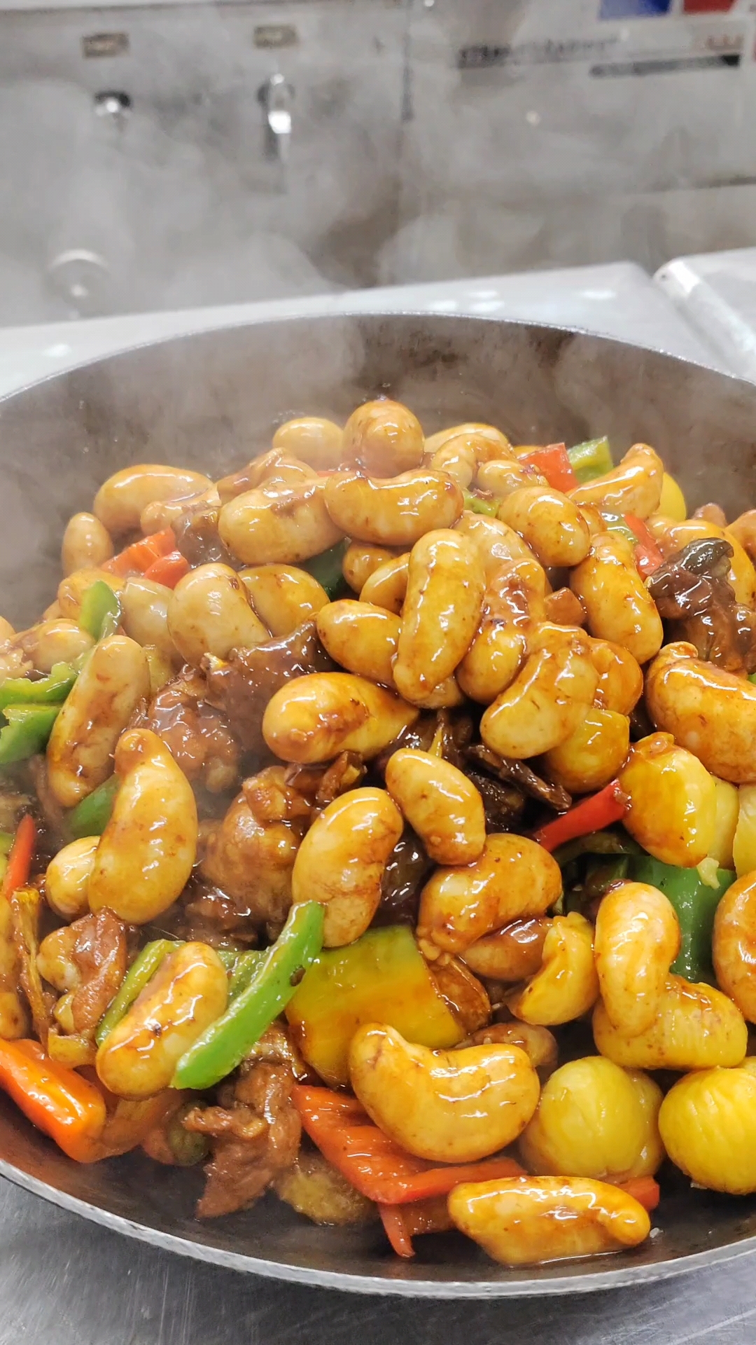 想食靓鸡过来有鸡汇,一只水鱼、一只鸡、一斤鸡子,
