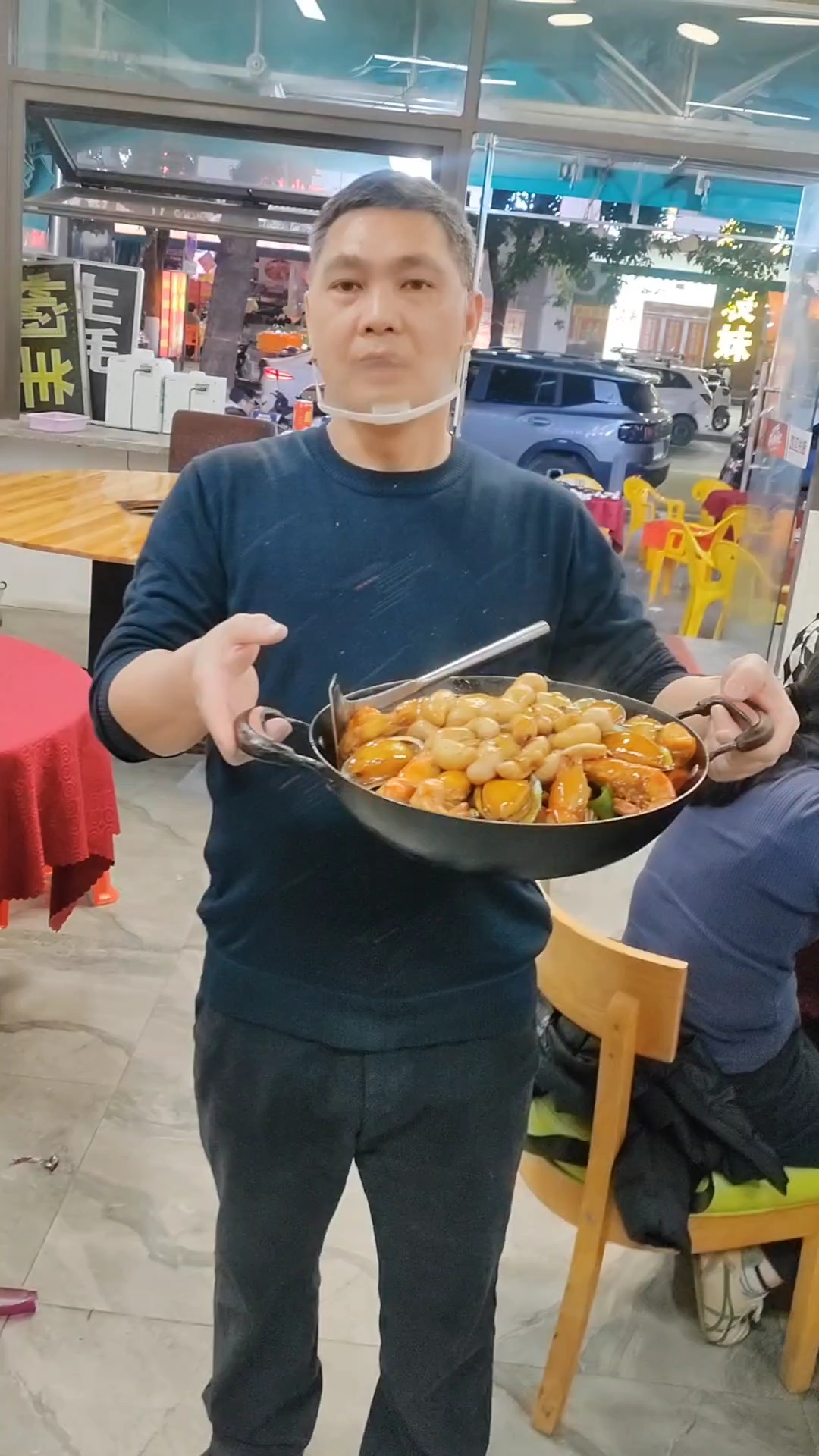 招牌生蚝鸡子焖鸡
