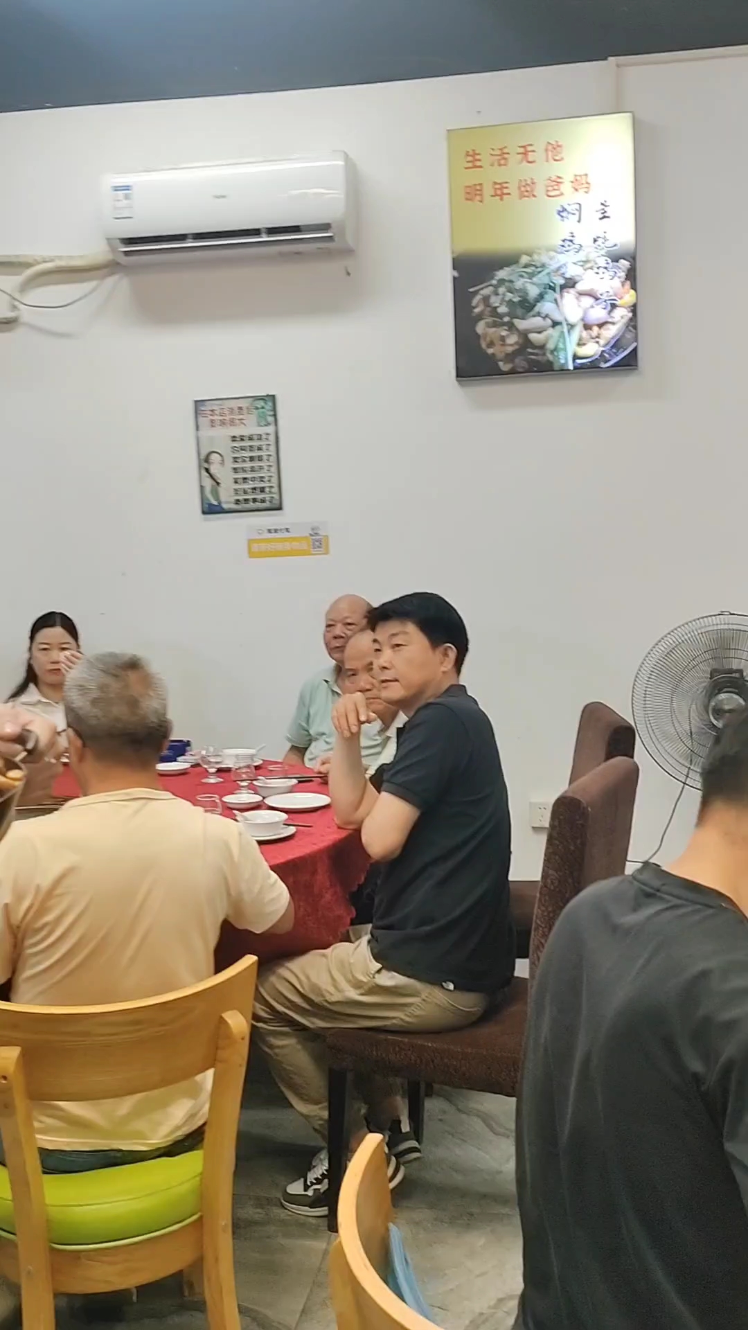 公鸡蛋温润养元,水鱼焖鸡满满胶原,谁吃谁好使。