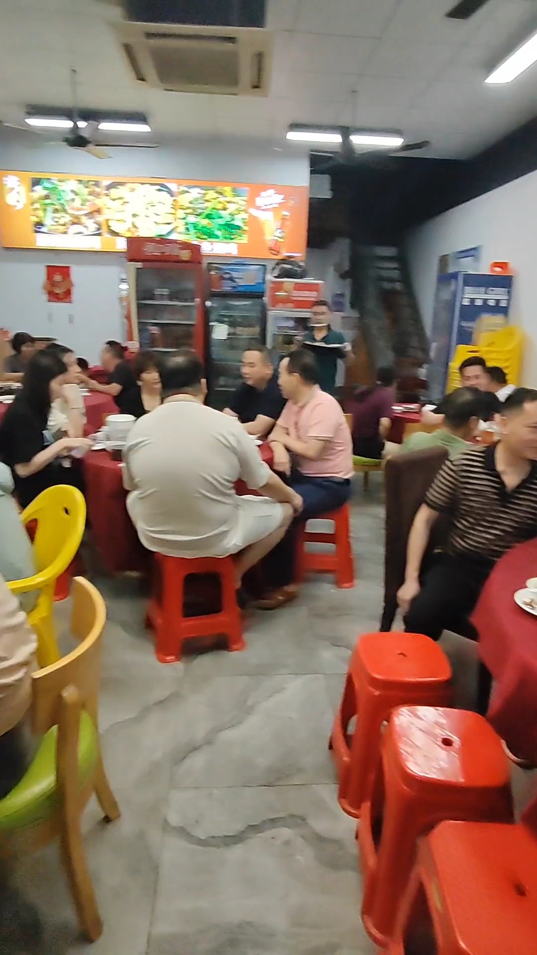 招牌生蚝鸡子焖鸡保持初心,坚持做好新鲜的美食、不走预制路线。