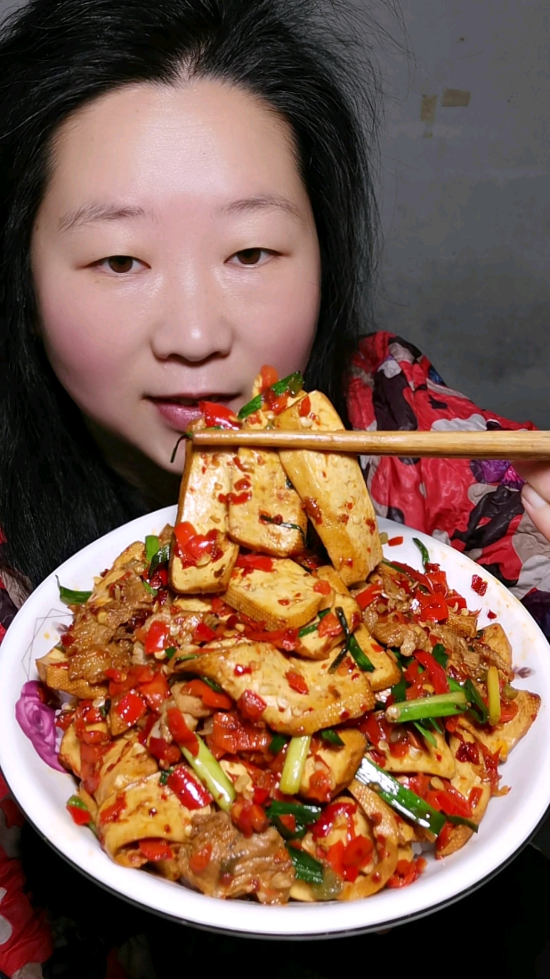 今天的香干炒肉盖饭太有食欲了,下饭妥妥的,香喷喷。