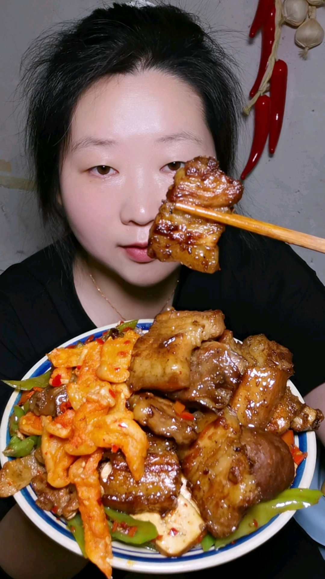 农村家常下饭菜 红烧肉红烧排骨 香干炒肉 香辣萝卜干 香喷喷