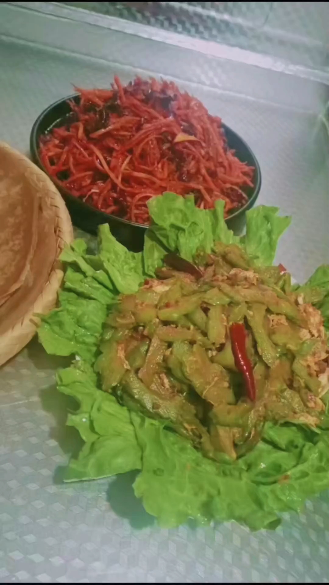 杂粮煎饼,凉拌红萝卜丝,苦瓜炒鸡蛋,明天的饭很香,人间烟火