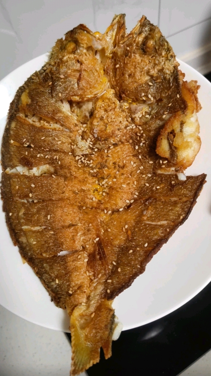 黄花鱼最简单好吃的做法,外酥里嫩,鱼肉特别入味 