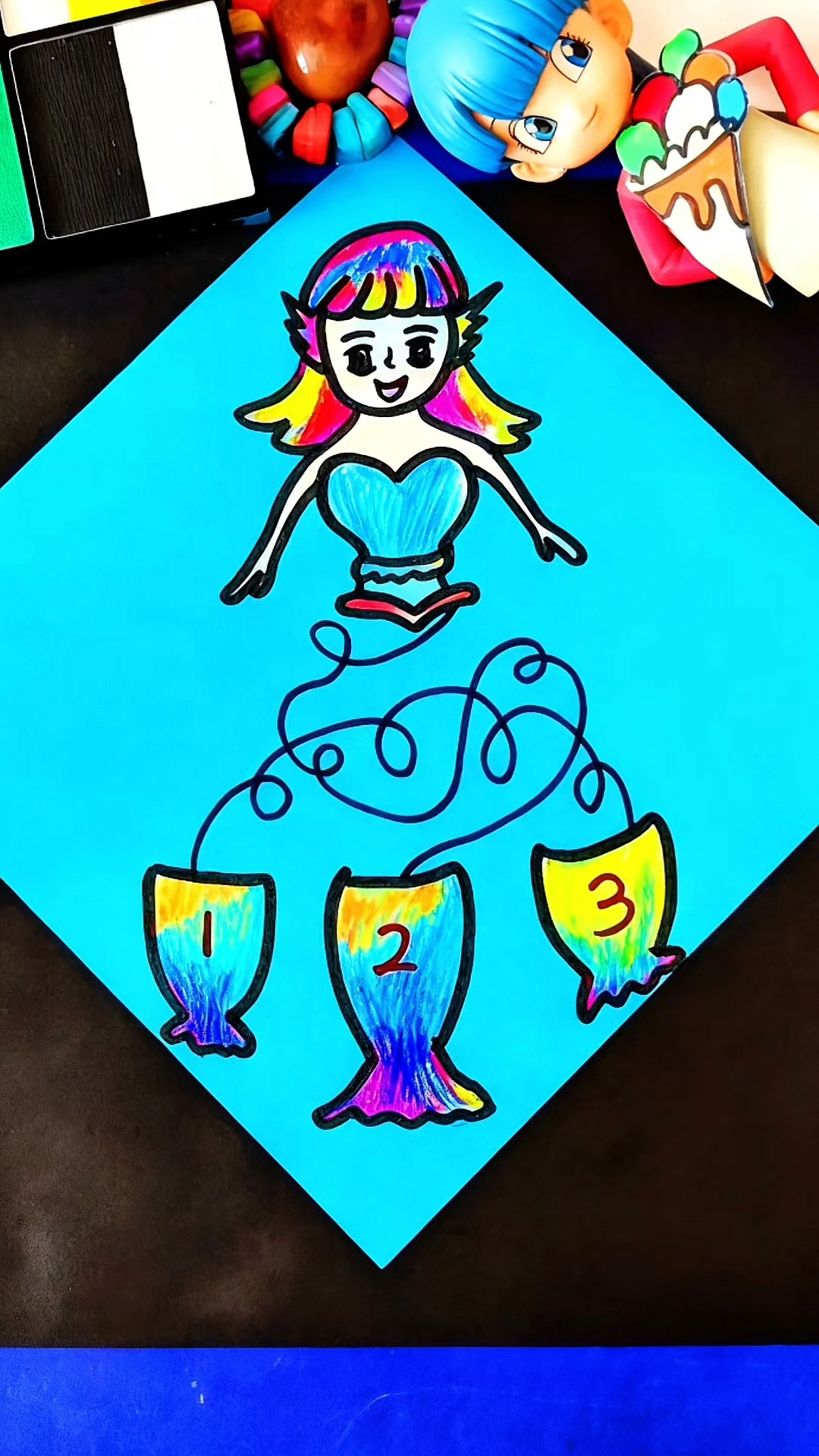 挑鱼尾裙的美人鱼简笔画教程