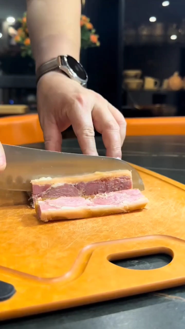 镇江特产水晶肴肉,肉质酥烂香味浓郁