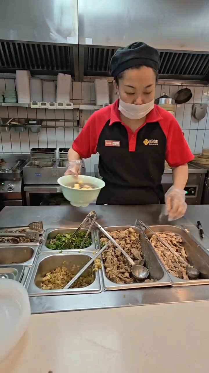 不用去南京,在家5分钟就可以吃到一份正宗的南京鸭血粉丝汤