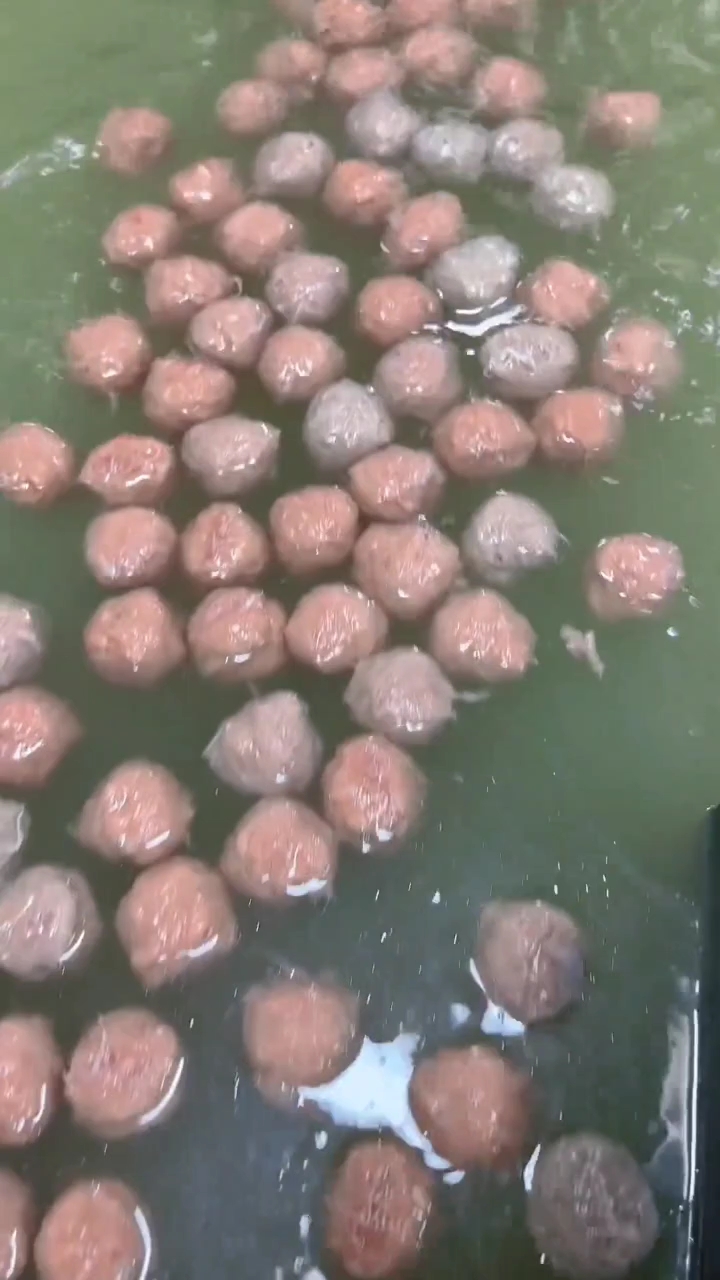 潮汕的牛肉丸汤在家简单一煮就很好吃,一口下去就会爆汁