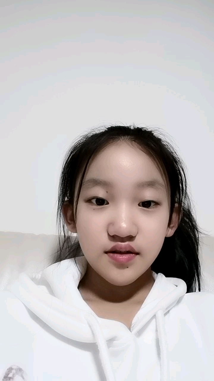 这个面包是芋泥肉松的。没吃出来芋泥味儿也没吃出来肉松味儿。