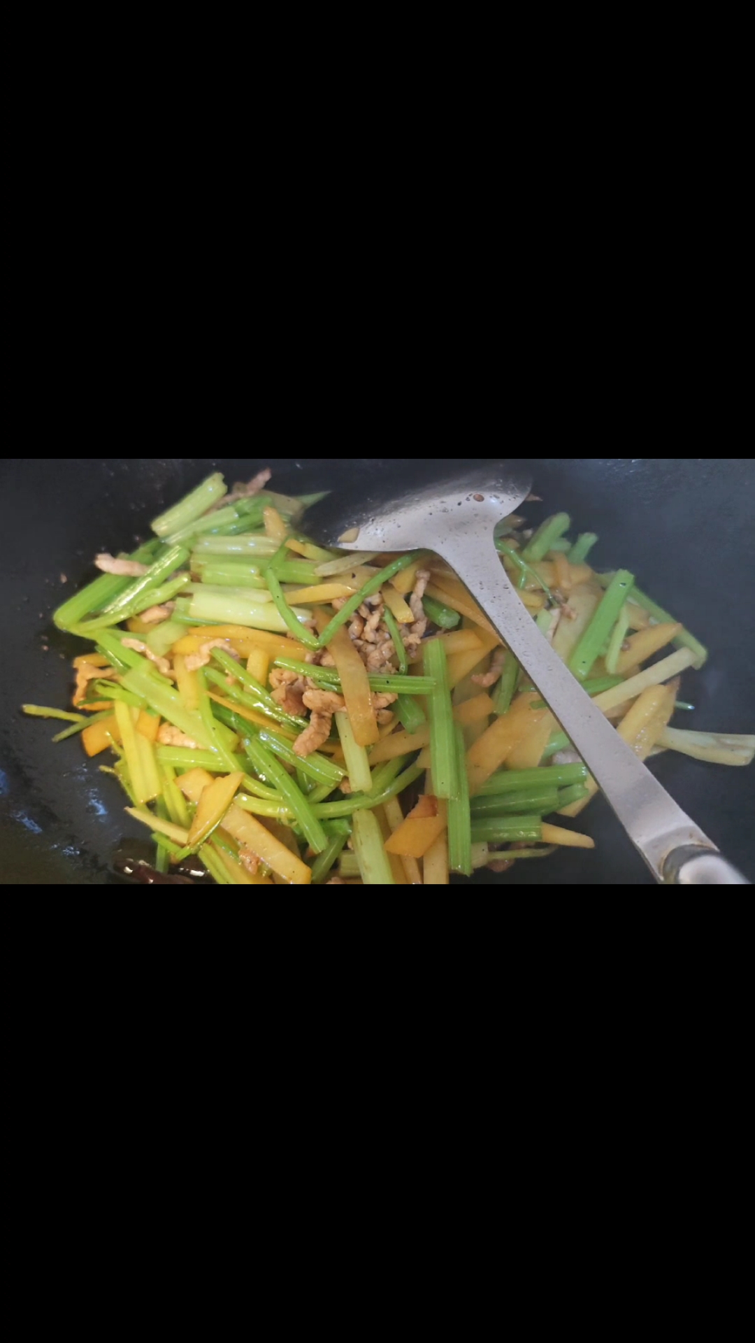 芹菜花生米 芹菜炒土豆条