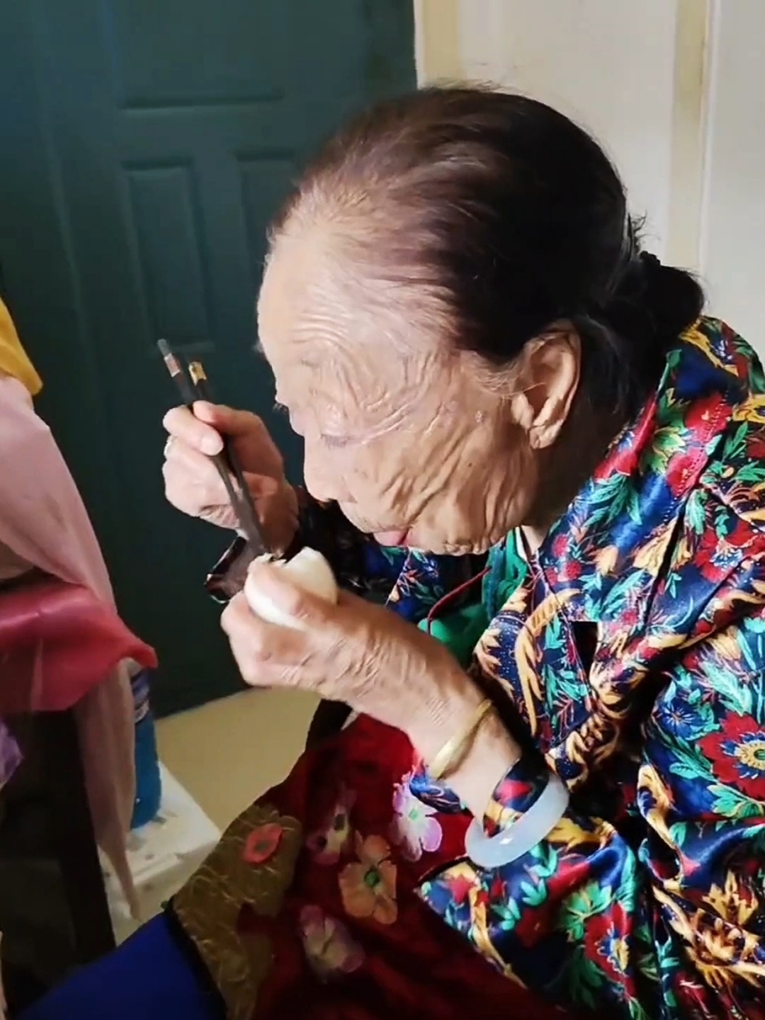 老公给我煮了好几只大鸭蛋