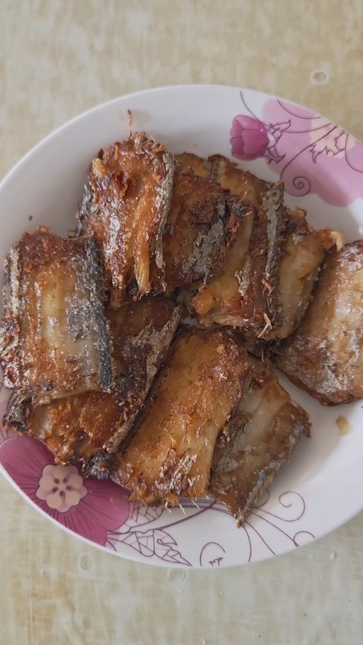 教你秋刀鱼好吃又简单的做法,分分钟就上桌,外酥里嫩,真香