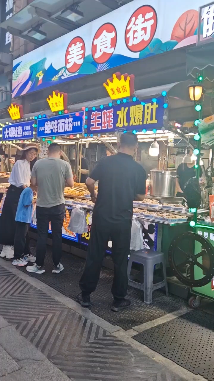 这里有一条美食街，你来过吗？中央大街—哈尔滨