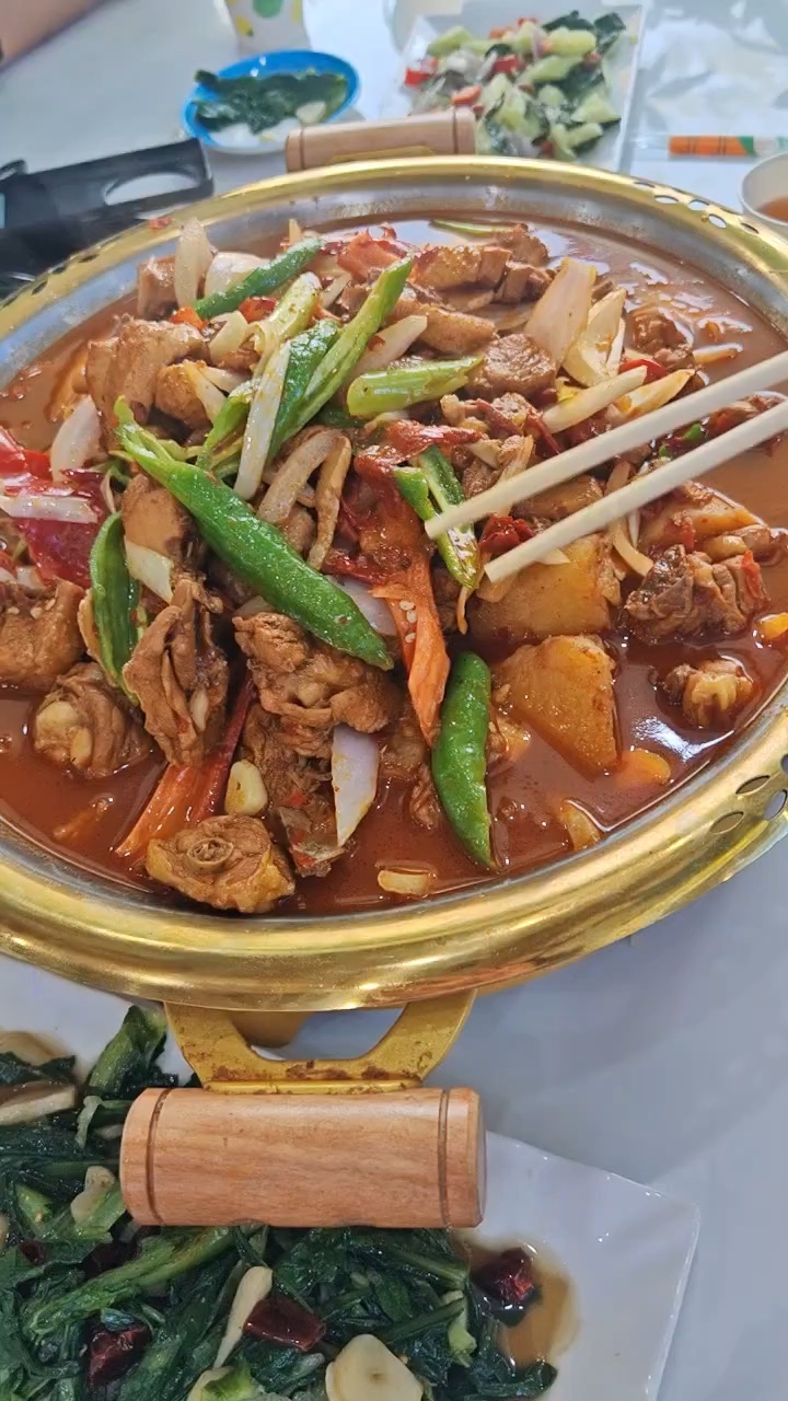 大盘鸡椒麻鸡拌面,来新疆不能不吃