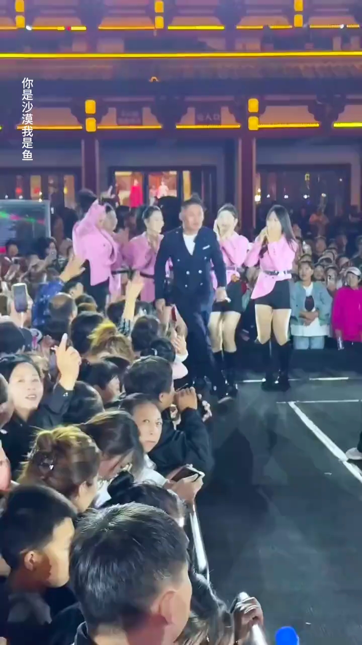 你是沙漠我是鱼 大舅哥喝的微醺,上台一首歌嗨翻全场