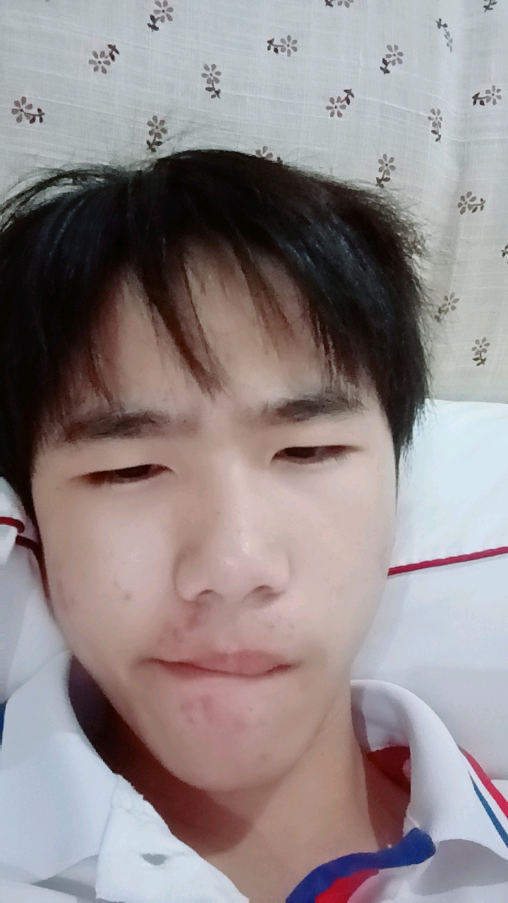 好帅气呀   感觉能做头像了