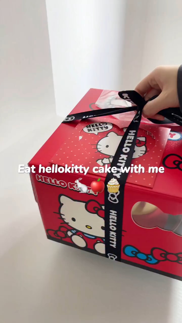 开箱HelloKitty跨年蛋糕~