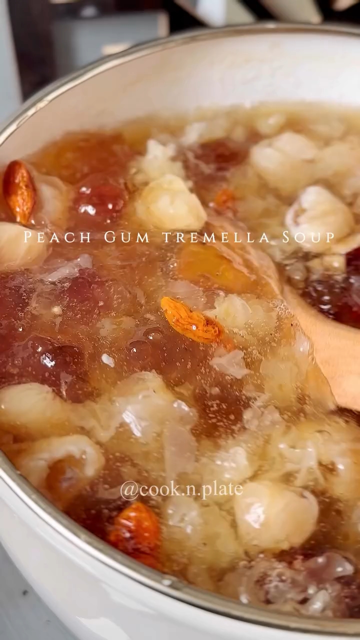 桃胶银耳羹｜秋日润燥清甜糖水