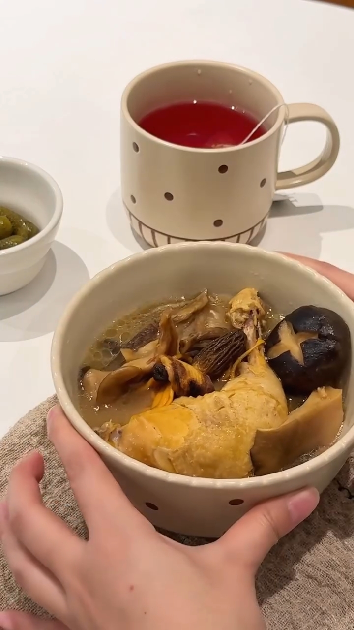 菌菇鸡汤面｜下班后吃完热汤面，好治愈!