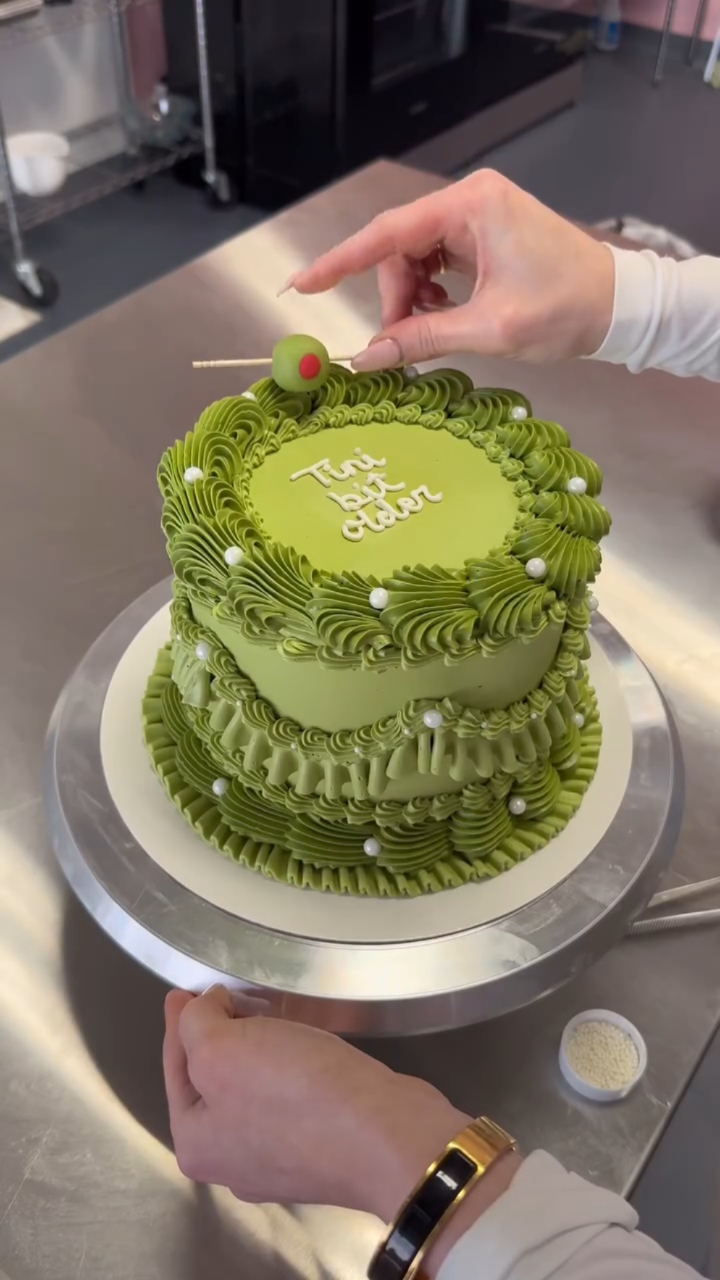 抹茶巧克力蛋糕,整个裱花过程超治愈~