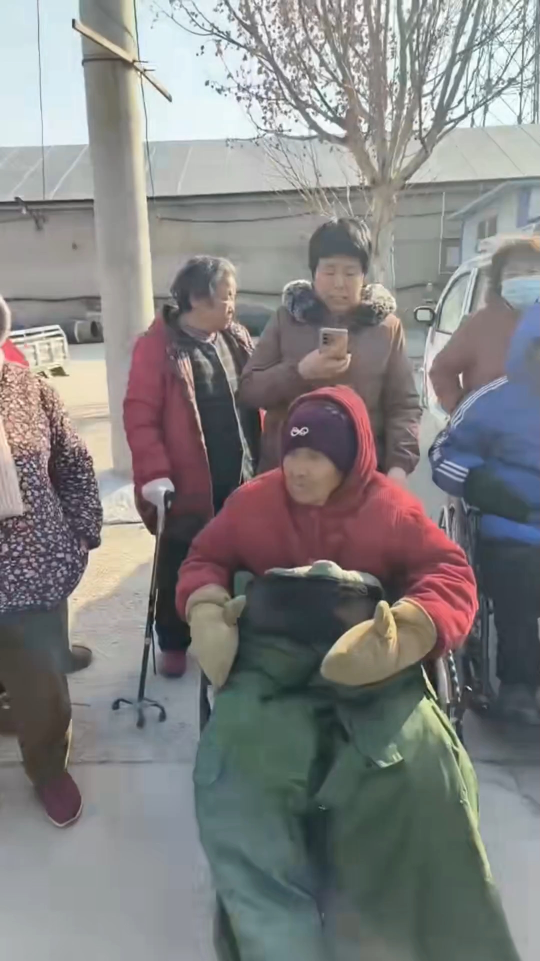 码头百姓人家饭店腊八送暖  爱心豆腐情暖邻里