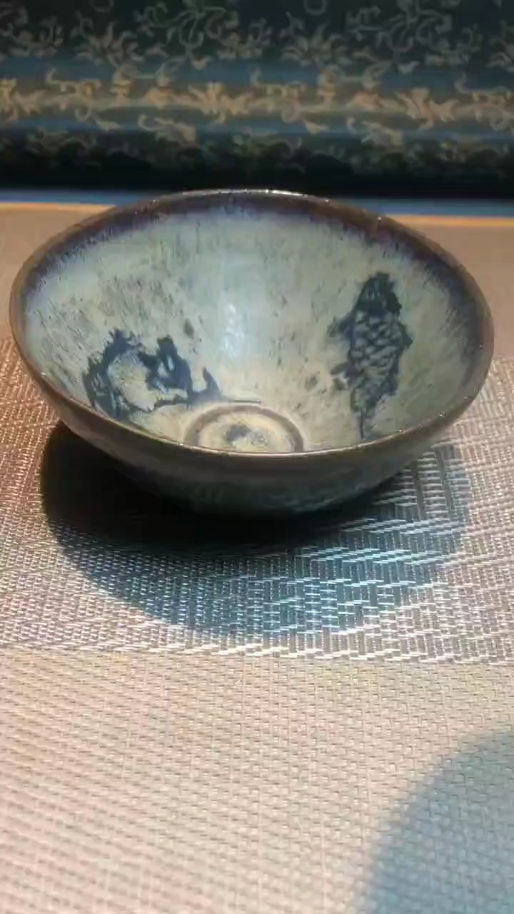 吉州窑剪纸鱼纹盏