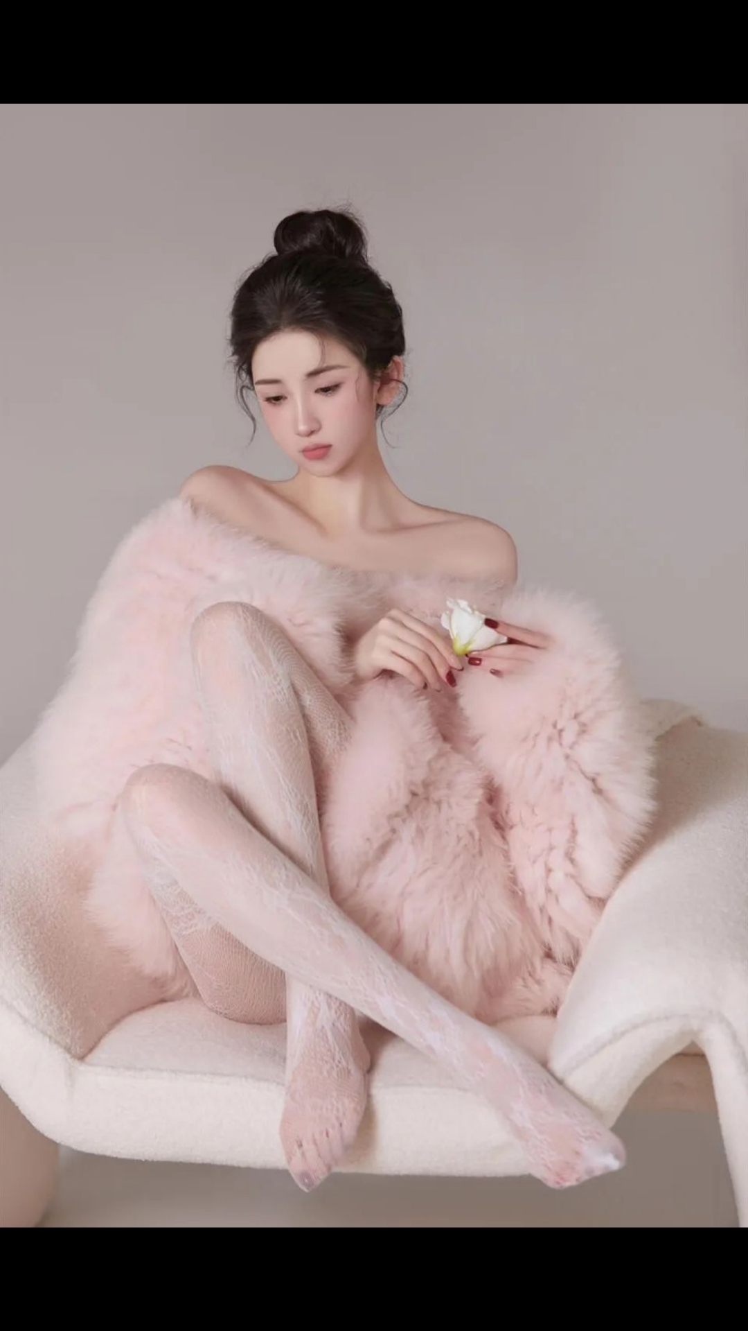 渣男壁纸丨纯欲白色蕾丝袜写真