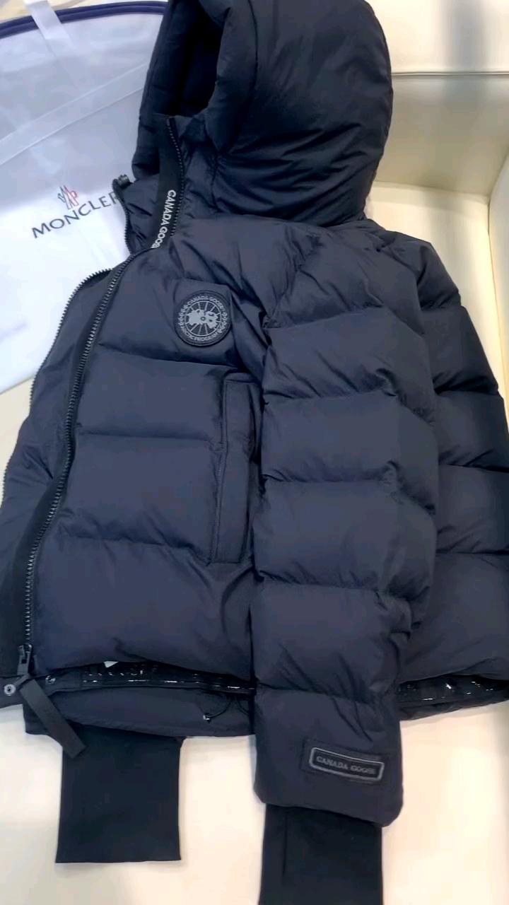 大鹅黑标保暖羽绒服