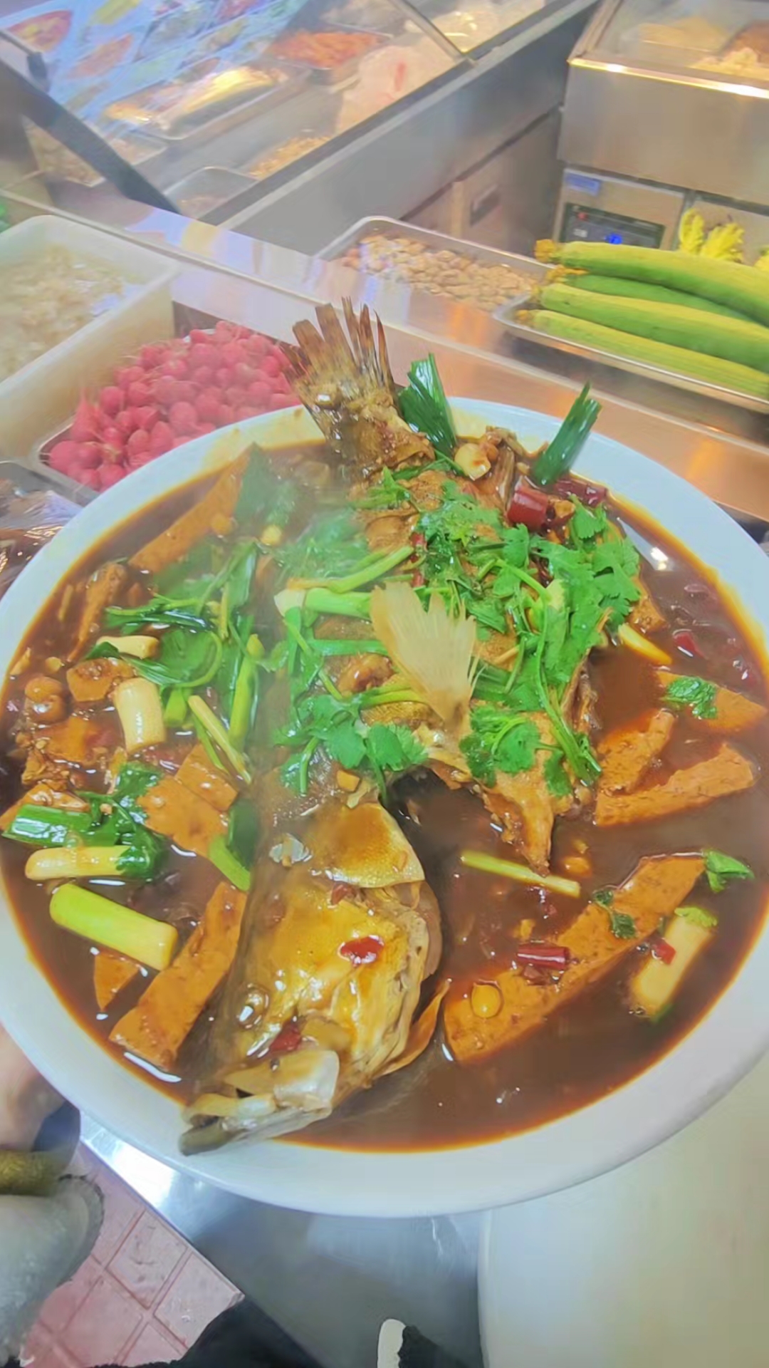 红烧季花鱼 海州辣子鸡 小虾尖椒馓子煎饼芹菜炒肉