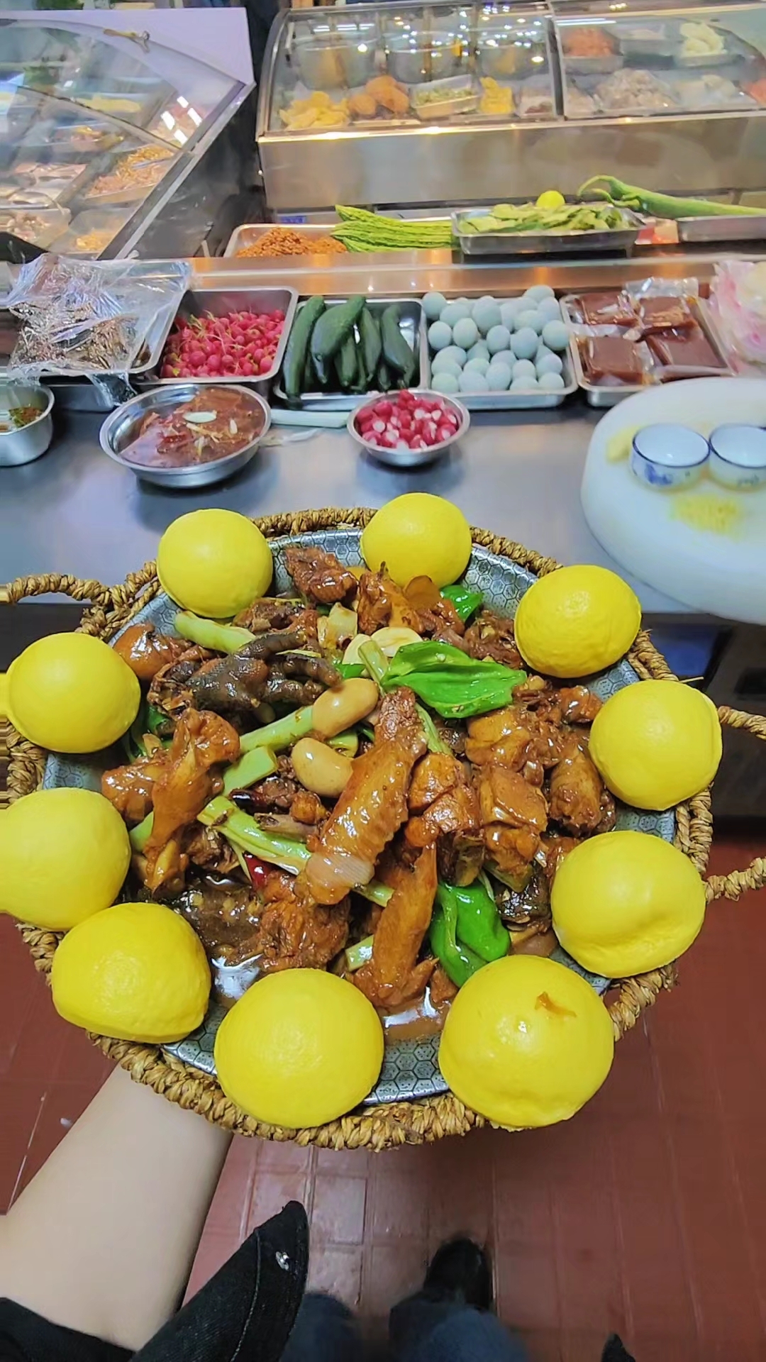 红烧草鸡窝窝头 小鱼尖椒馓子煎饼