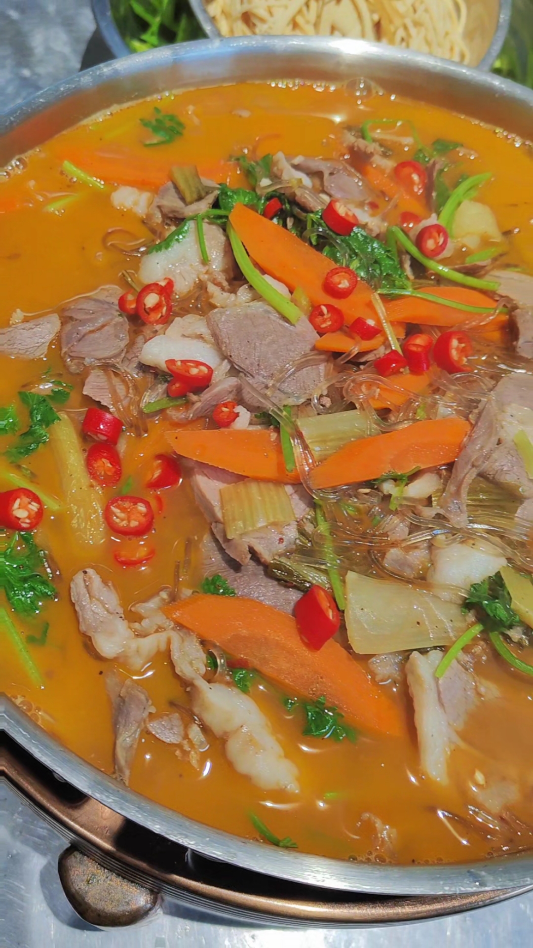 新鲜山羊肉 真材实料好味道 明炉酸菜羊肉 