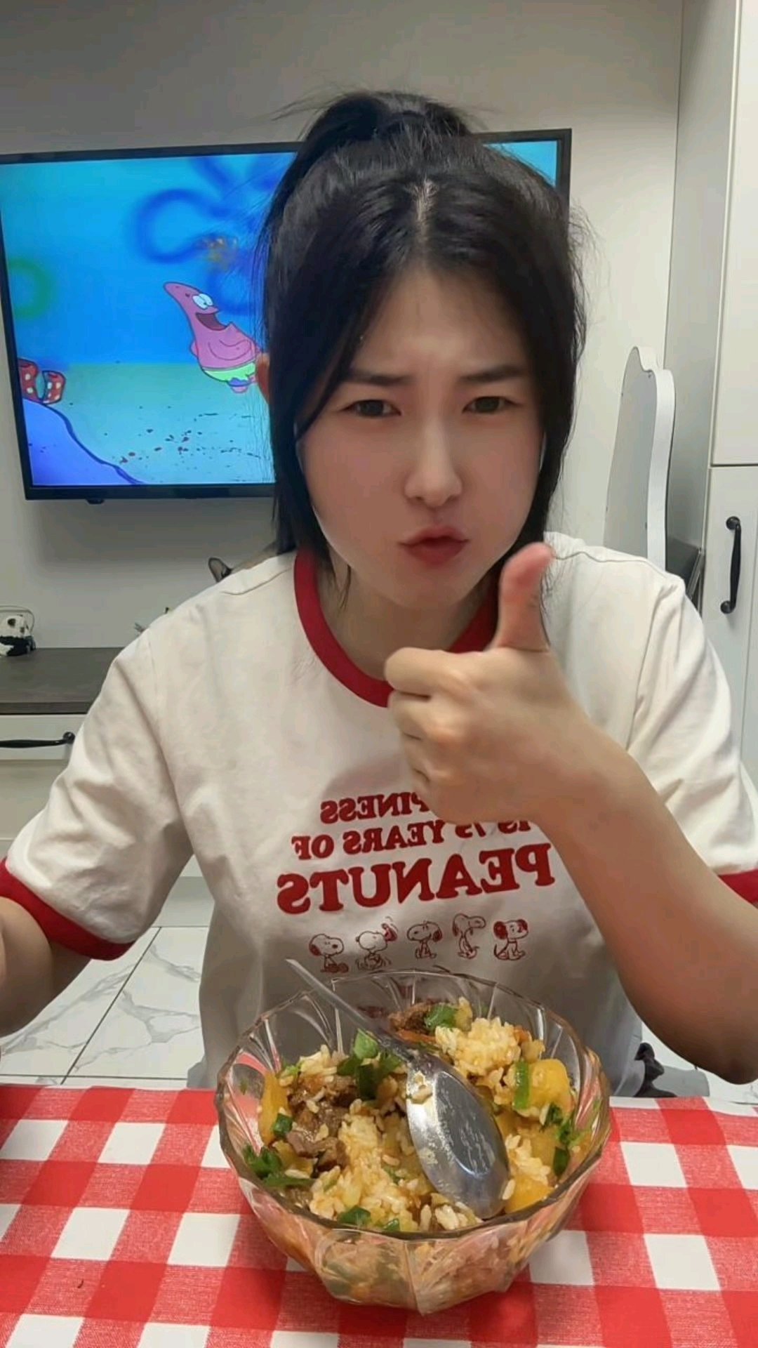 西红柿牛肉土豆盖饭,配上无骨鸡爪和萝卜干,绝了