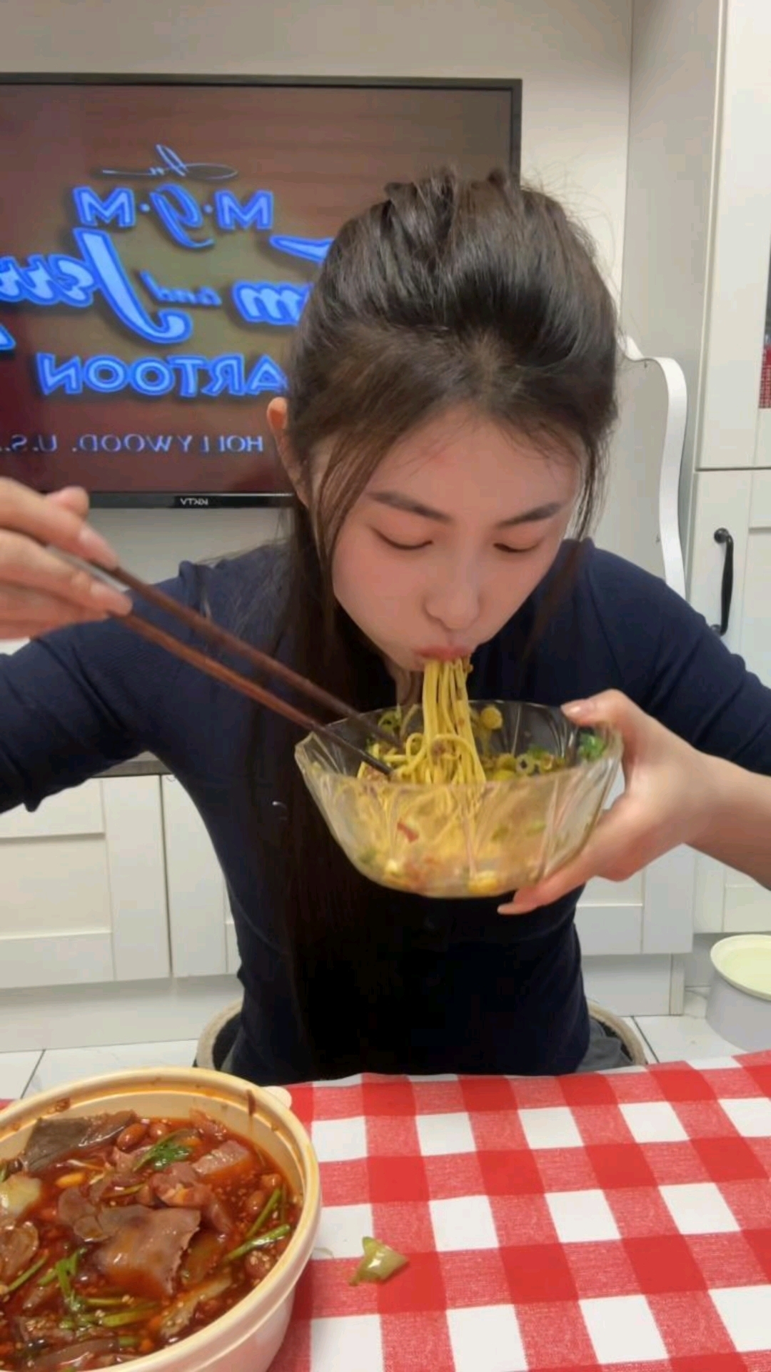 都说懒人是推动社会进步的重要力量,今天做个懒人版炸酱面吃吃吧