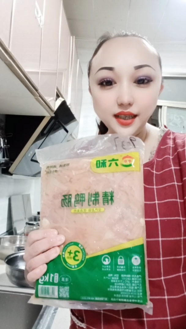 金牌食神栾记私房菜创始人栾晶女主厨,美食家常菜系卤鸭货,卤制料包把握鸭货美味,拼多多下单可