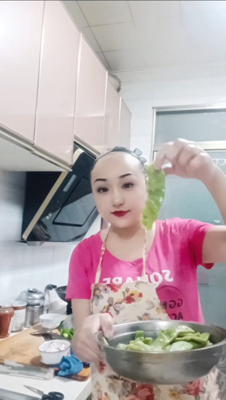 栾晶女主厨菜品,猪肥肉油豆角,干炸黄花鱼,辣炒猪肉冒黄瓜丝