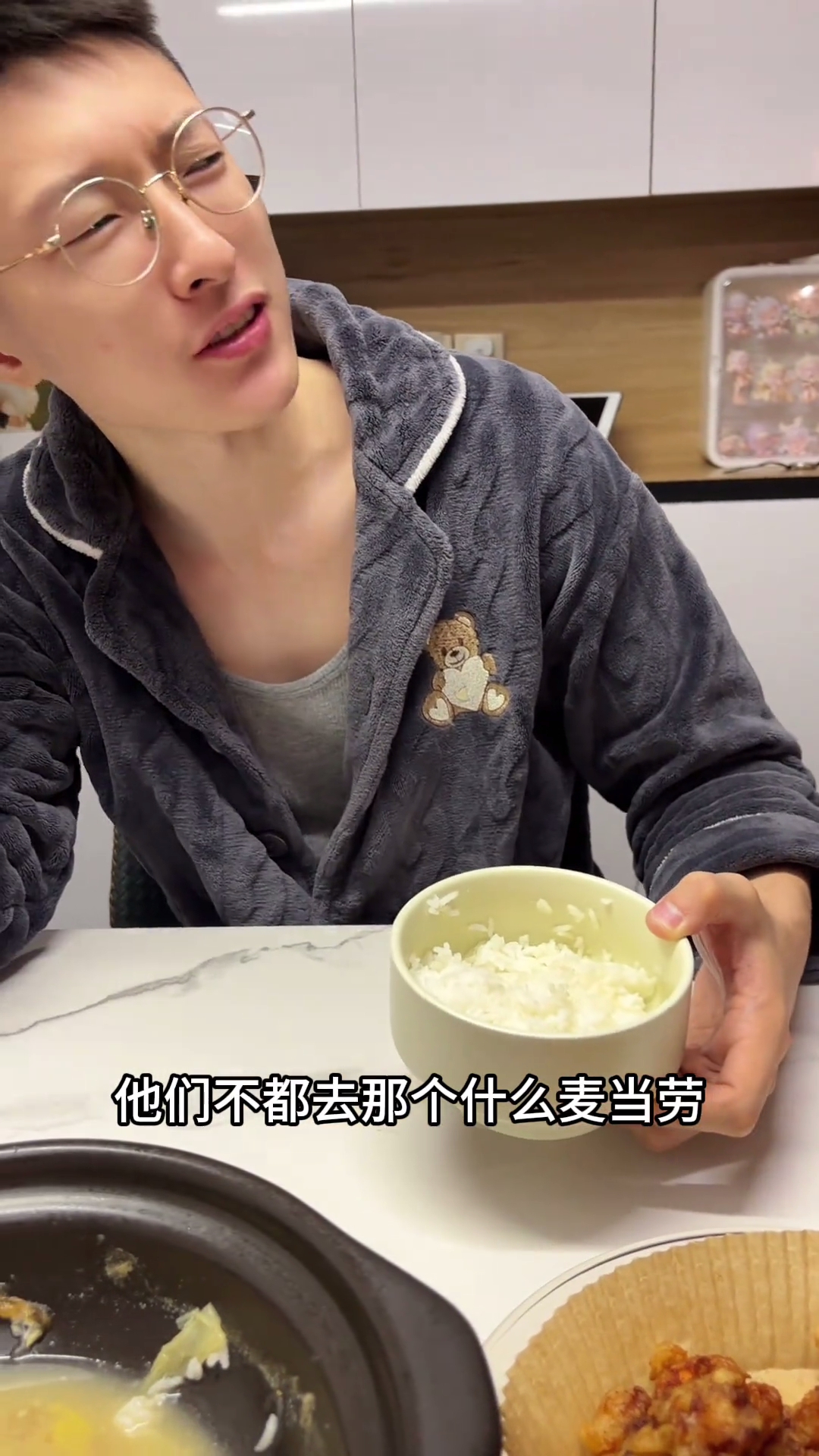 蒜香鸡脆骨,嘎嘎成功,保洁还点上菜了,明天吃蒜香鸡翅 