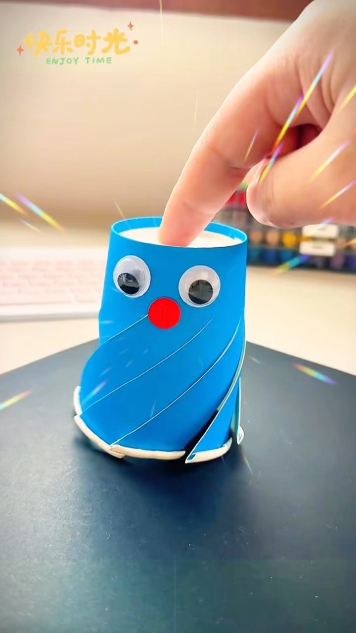 拿用过的纸杯和孩子一起做一个会跳舞的章鱼