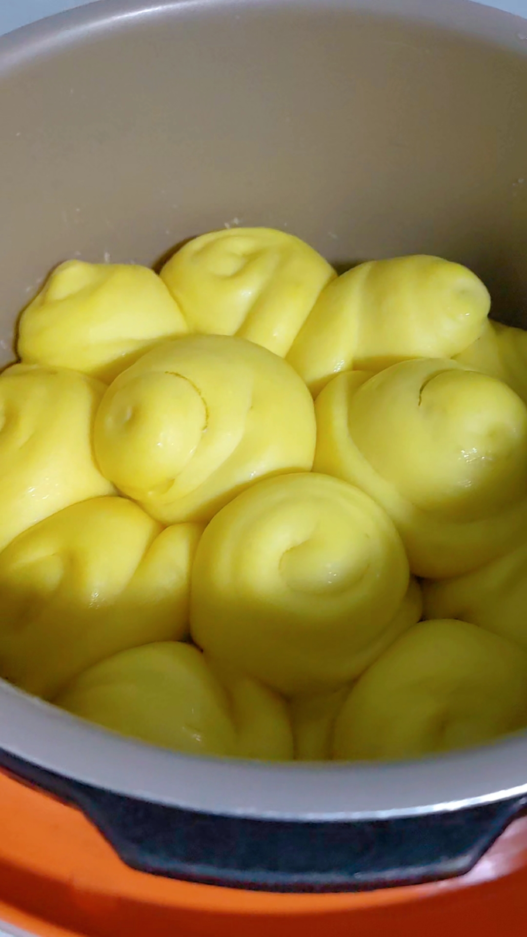 在家做电饭煲蛋糕,电饭煲面包好吃,做法简单,快点做起来吧