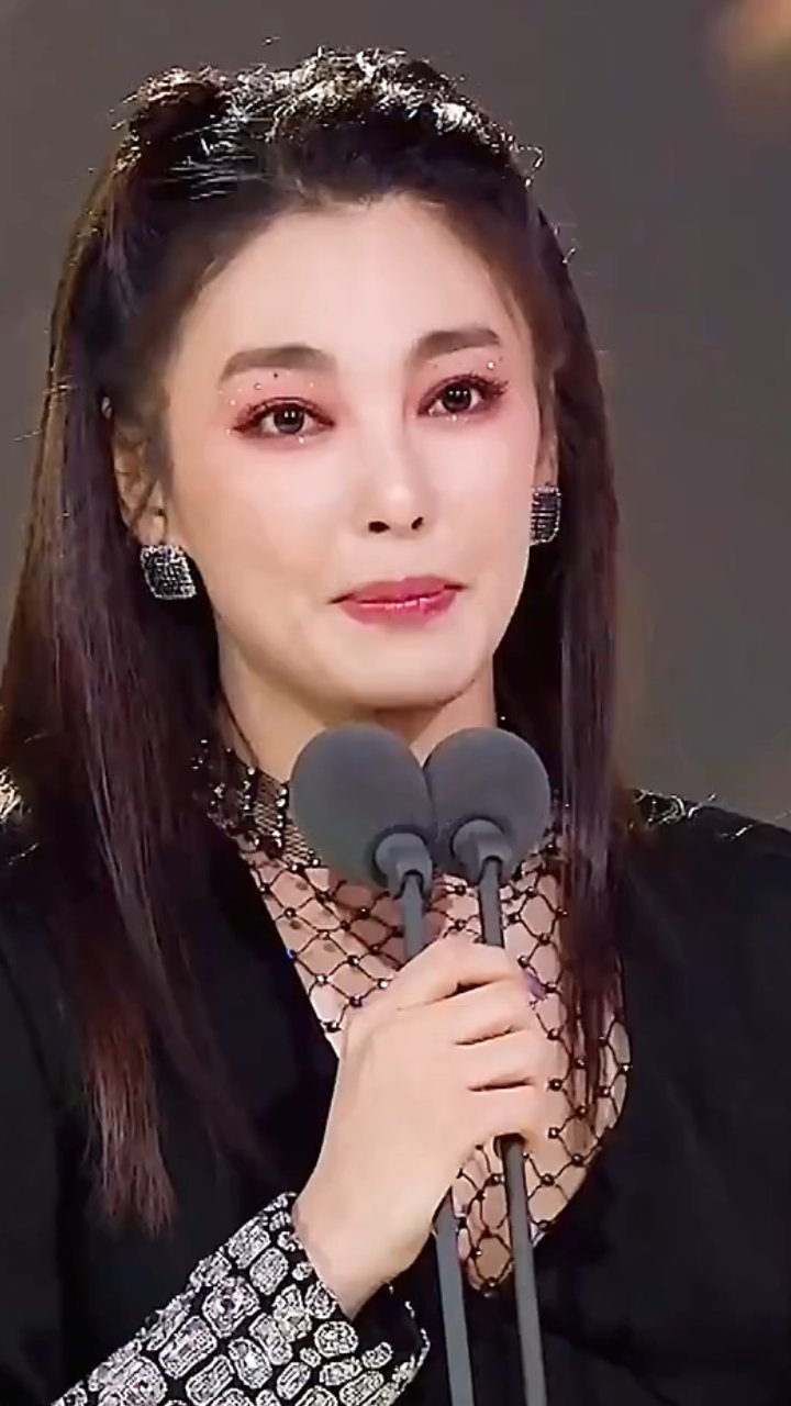 张雨绮很霸气的一段影视经典台词“追我的人从这里排到去法国”